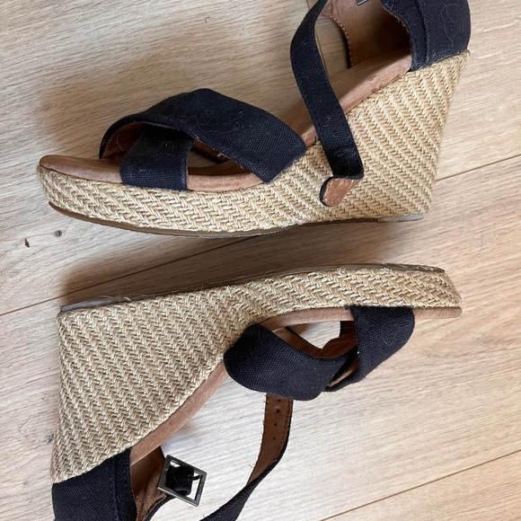 Toms wedge sandals, 4" heel , rattan with navy blue canvas fabric ankle strap - Picture 14 of 16
